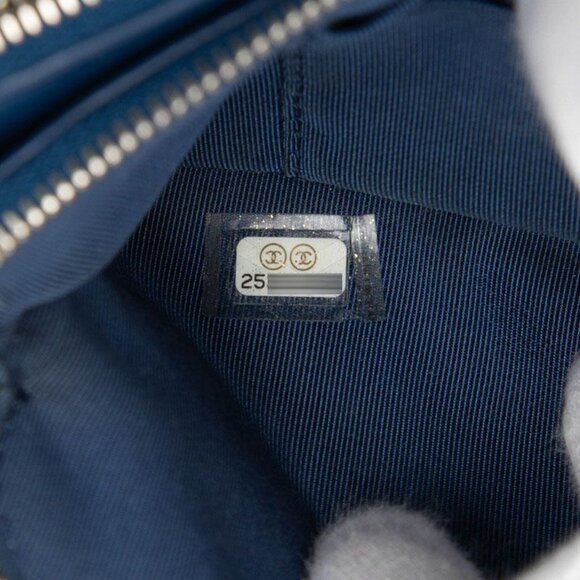 Chanel Quilted CC Logo Chain Wallet Shoulder Bag Blue Caviar Leather - Picture 6 of 7